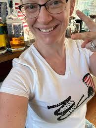 Laura Bicknell's Instagram, Twitter & Facebook