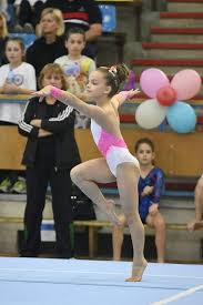 Campionatul mondial de gimnastică artistică este cea mai importantă competiție de gimnastică artistică după jocurile olimpice. Romanian Gymnastics Posts Facebook