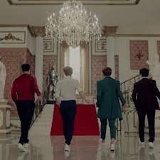 Niga natanaseo naege mugwansimin cheok anin cheok haneun ge jom geurae geurae naege nunbicheul jwotda ppaetda da boineun ni sok mame naneun geurae geurae geurae geurae oh yeah i wanna take her to my house. My House 2pm By Tien Nuneo