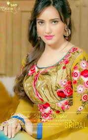 Karisma first made her appearance in indian film. Pin On Indi