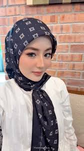 Wrapped in the essence of night — The Black Muse in code Eclipse, the shade  that mirrors your quiet confidence 😍 This collection it's available now!  Grab yours now since stock are