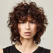 However, if you still want layered trimming to better manage curly hair, you can try this gorgeous long layer curly hairstyle, focusing the curls on your shoulders, so that the hair is layered. The 53 Best Medium Length Hairstyles And Haircuts For 2021 Hair Com By L Oreal