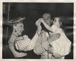 Judy Garland 4 Photographs On Set With Vincente Minnelli And Baby Liza Judy Garland Liza Minnelli The Golden Age Of Hollywood