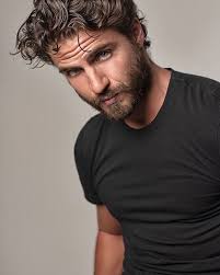 La Mona Velásquez updated her cover photo.