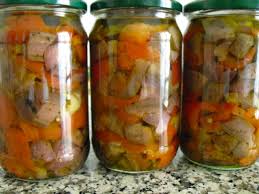 Le melanzane sott'olio, in genere vengono servite come antipasto o contorno, su bruschette, pane casereccio o crostini. Peperoni E Melanzane Sott Olio Veganblog Ricette E Prodotti Dal Mondo Vegan