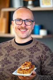 DOMAČA KUHNA] Orehova potica ❤️ Prazniki so pred vrati in orehova potica je  klasika, ki ne sme manjkati na nobeni mizi 😍Fino sočna in mehka, z dobrim  nadevom ... Preprosto božansko! Kolikokrat