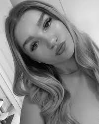 Daisy Reed's Instagram, Twitter & Facebook