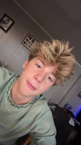 Lip Sync Life: Unleash Your Inner Performer