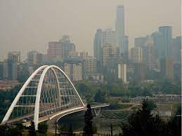 Edmonton's air quality rose to a 9 on the air quality health index at one point on monday, a level that environment canada deems to be a high risk to people in the affected area. Go6xn2kbplbkim