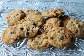 Selera saya yang cerewet ini hanya boleh angkat ibu jari sendiri dengan resepi ini. Resepi Chocolate Chip Cookies Azie Kitchen