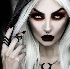 Pin By Karess Dougherty On Beatriz Mariano Halloween Makeup Witch Halloween Makeup Inspiration Vampire Makeup