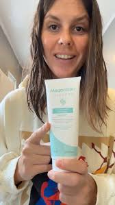 Mi pelo esta en una nueva etapa de cuidado💇🏼🥹 con @megacistin , Menos  caída, menos quiebre y más fuerza 💆‍♀️, Y por eso estoy probando la NUEVA  linea de #DermocosmeticaCapilar de #MegacistinTherapy: ...