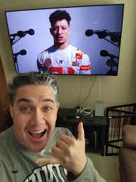 Aloha from Carmine's in Ceasars Palace Las Vegas!🎰🌞 Had a great dinner  with our most excellent server/ bartender Anthony Fabiano! Highly recommend  dining with him as your server! Mahalo Anthony for your