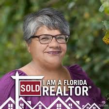 Evelyn Malave's Instagram, Twitter & Facebook