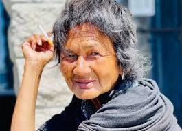 Ca sĩ Kim Ngân lái xe gặp tai nạn rụng hết răng, mẹ ruột vào viện muốn ngất  xỉu