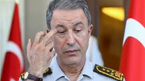 Genelkurmay karargahı'nda darbe girişiminde bulunanlar tarafından alıkonulan ve darbe bildirisine imza atması istenen orgeneral hulusi akar'ın başına. Tumgeneral Disli Akar Darbeyi Ogrenince Saka Mi Yapiyorsun Dedi