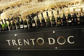Vini Bianchi Trentino Alto Adige I Migliori Fermi E Frizzanti Nel 2020 Vino Bianco Vino Moscato