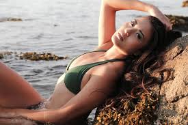 Beach shoot w/ Yvonne Chapman - actress and model. makeup: me
