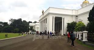 The bogor palace is one of six presidential palaces of indonesia, it is located in the city of bogor, west java. Mengapa Jokowi Betah Di Istana Bogor Ternyata Ini Alasannya Jpnn Com