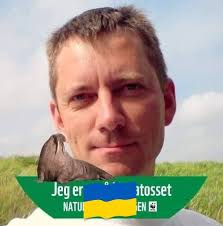 What is the best move for White to play to checkmate in this chess position?