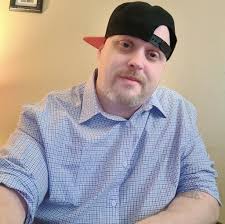 Well-known artists in artist alley with an artsy direction