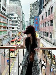 旺角东天桥惊现「相亲角」变实体版交友App！列明年龄/收入/择偶 ...