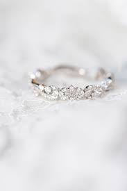 This Beautiful Kara Schneidawind Wedding Ring Looks Vintage Inspired It S Dainty Delicate Engagement Ring Wedding Rings Engagement Stunning Engagement Ring