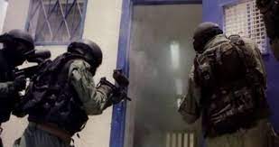 Learn english easily with chunking method. Rejim Zionis Pecah Masuk Penjara Nafha Palestinkini