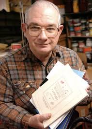 Service and obituary details for husband of Hannah Howell Brayer.