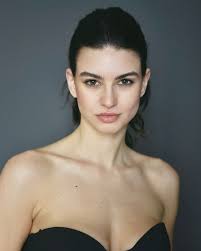 Debutto al Teatro di Taormina!✨🎭🎬 con “Una Giovane attrice in cerca di  Luce”. Un omaggio alle vittime della guerra. L'adrenalina prima di salire  sul mio primo palco, un palco MAGICO. Spalti pieni,