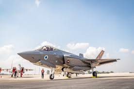 Lockheed martin أحدث طائرة حربية في العالم أنتجت من طرف شركة و ينتضر أن تكون المقاتلة الرئسية عام2008 اذ تعاقد القوات الجوية الأمريكية على 1763طائرة. Ù‚Ø¨Ù„ Ù…ØºØ§Ø¯Ø±ØªÙ‡ Ø§Ù„Ø¨ÙŠØª Ø§Ù„Ø£Ø¨ÙŠØ¶ ØªØ±Ø§Ù…Ø¨ ÙŠÙˆÙ‚Ø¹ Ø¹Ù„Ù‰ ØµÙÙ‚Ø© Ø¨ÙŠØ¹ Ø·Ø§Ø¦Ø±Ø§Øª F35 Ø¥Ù„Ù‰ Ø§Ù„Ø¥Ù…Ø§Ø±Ø§Øª Ø¨ÙˆØ§Ø¨Ø© Ø§Ù„Ù‡Ø¯Ù Ø§Ù„Ø¥Ø®Ø¨Ø§Ø±ÙŠØ©
