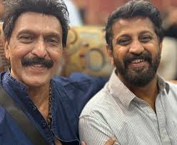 With Nikhila, Rima, Aparna and Job Kurian. I enjoyed their wonderful show.  @arthurbabuantony