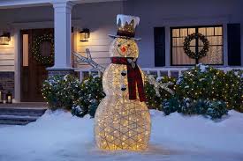 Okay, so this is a bit of a different look for snow, if you're going for more of a shredded look. Outdoor Christmas Decorating Ideas Loveinc Com