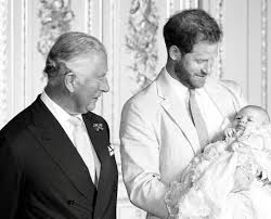 Almost everything about the birth of prince harry and duchess meghan's royal baby boy on monday was a departure. Prins Charles Heeft Zijn Kleinzoon Archie Nog Maar Twee Keer Ontmoet Royalty Hln Be