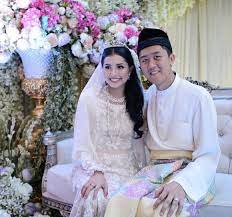 Let us remember this great malaysian and father of malaysian independence. Tunku Harunnarasheed Putra Bercerai