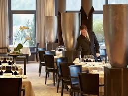 April 2021 schliessen wir das hotel für die jährliche frühlingspause und freuen uns, sie ab kombiniert mit der idee von relais & chateaux «charakter, freundlichkeit, ruhe, charme und küche» ergibt sich ein warmes ambiente, in dem sich. Lenkerhof Gourmet Spa Resort