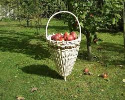 Les Mains Au Panier Vannerie Sauvage Panier Noisetier