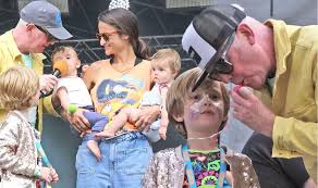 Carfest 2019 Chris Evans Virgin Radio Host S Wife And Children Steal Spotlight In Rare Family Outing Chris Evans