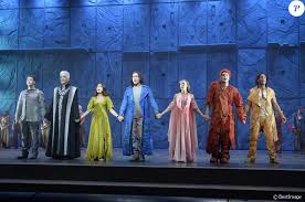 Notre dame de paris , the international musical spectacular that has captivated over 13 million people in 23 countries, makes its new york debut at lincoln center's david h. Retour Sur La Comedie Musicale Notre Dame De Paris 15 04 2017 Hauntya S Room