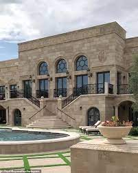 Just bought a lavish beverly hills house. Floyd Mayweather Kicks Out His Stripper Girlfriend Anna Monroe Ahead Of Logan Paul Fight Todayuknews