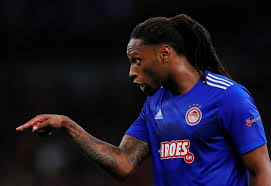 Talking about his height, the central defender stands at 6 feet 2 inches per his wikipedia page. Li0awfulwo5nm