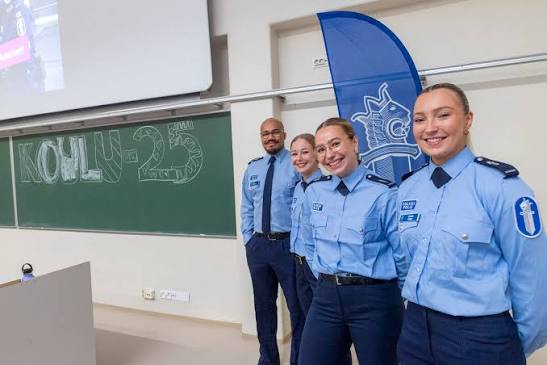 Somesta tuttu poliisi Ella Varis sanoo tulleensa kiusatuksi töissä,  irtisanoutui Lounais-Suomen poliisista | Turun Sanomat