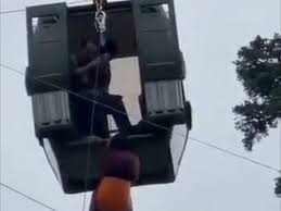 Gulmarg Ropeway Stuck | Tourists Stranded; Rescue Operation Underway