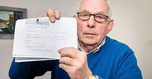 Gevaccineerde deelnemers krijgen na vaccinatie een registratiekaart uitgereikt, voorzien van de vaccinatiedatum (ingevuld door uitvoerende), de productnaam, het batchnummer en een url die linkt. Fout Van Ggd Zorgt Voor Onrust Na Vaccinatie Bij Ben 74 Ik Weet Niet Meer Wat Ik Moet Geloven Home Gelderlander Nl