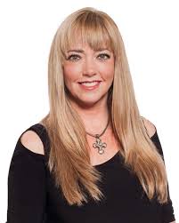 Denise Dyke's Instagram, Twitter & Facebook