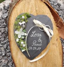 Ringkissen Ringhalter Schiefer Herz Mit Beschriftung Namen Hochzeit Fur Eheringe Ringkissen Hochzeit Hochzeit Kissen Anstecker Hochzeit