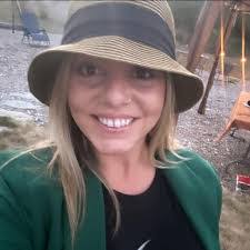 Lisa Cayton's Instagram, Twitter & Facebook