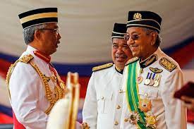 Perkembangan terkini situasi politik negara bersama hakim rahman dan nailah huda. Mahathir Mohamad Desak Raja Malaysia Cabut Darurat Nasional Halaman All Kompas Com