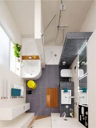 Grundrisse Fur Kleine Bader Mini Bad Mit Wanne Und Dusche Kleine Badezimmer Kleines Badezimmer Badezimmerideen