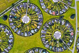 Brøndby haveby is a residential community located just outside copenhagen, denmark. Denmark S Utopian Garden City Built Entirely In Circles See Astounding Aerial Views Of Brondby Haveby Open Culture